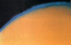 写真2.土星の衛星，タイタン（NASA提供）