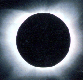 第12図　1983年インドネシア日食時のコロナ（滋賀大学観測団）