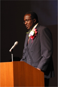 ケニア共和国 特命全権大使 デニス・ノエル・オドゥヤ・アウォリ閣下