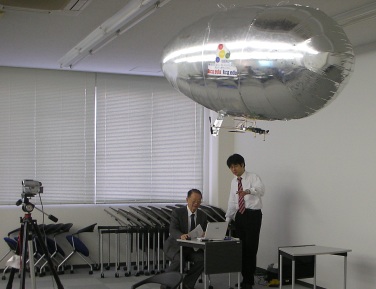 KCGI 長谷川利治学長の指導で飛行制御の開発を進めた