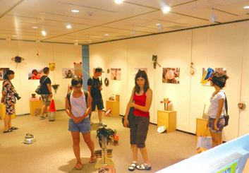  被災地の子どもたちがガレキで作ったオブジェを紹介する展示会「ワタノハスマイル＠KYOTO」（ひと・まち交流館 京都）
