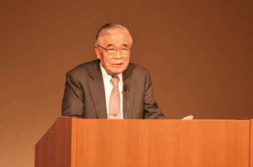 KCGで講演する大槻幸雄氏（2012年1月）
