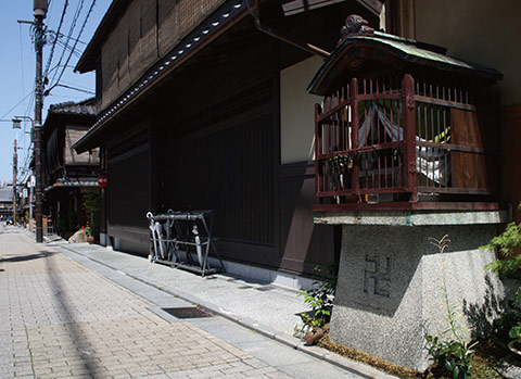 京都の街角のお地蔵さん