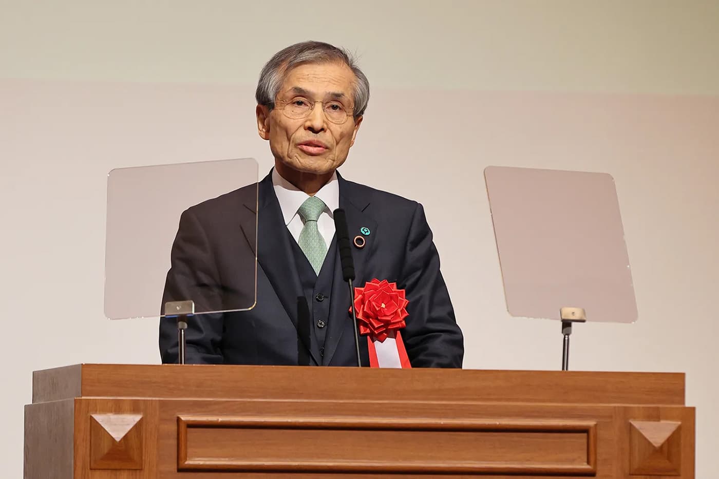 大阪大学 総長 西尾 章治郎 様写真01