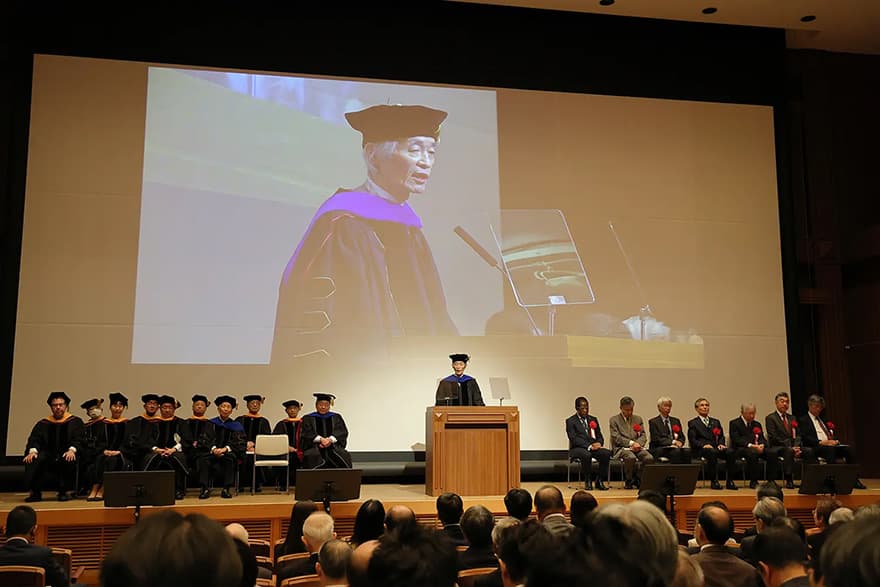 京都情報大学院大学 学長 富田 眞治 謝辞写真02