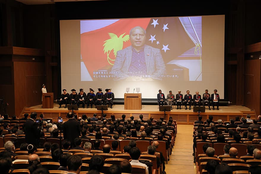 パプアニューギニア独立国 特命全権大使 サミュエル・アバル 閣下写真