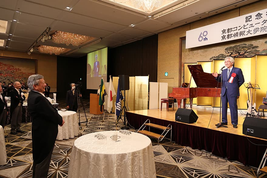 京都情報大学院大学 学長 富田 眞治 謝辞写真02